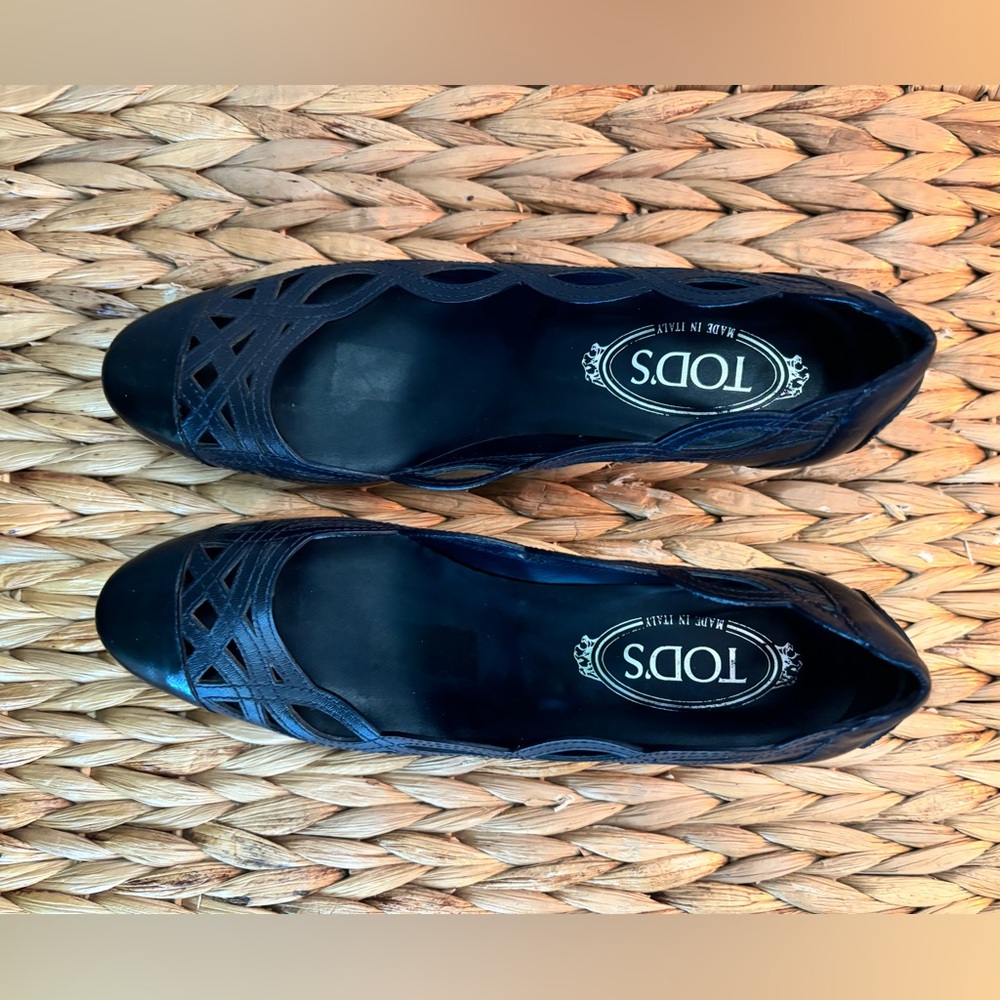 Tod's Navy Cutout Women's Heels - Picture 5 of 16